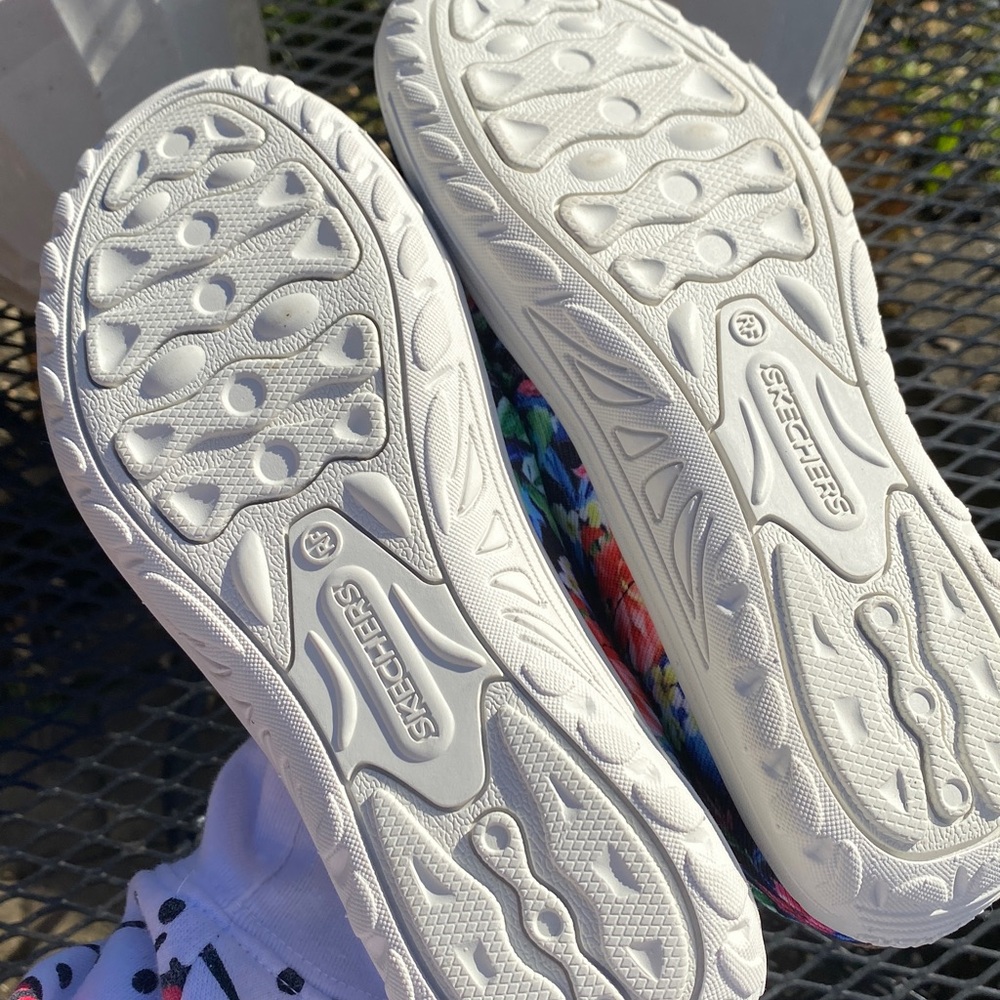 New Skechers Women's Floral Slip-On Flats - Black Multi Floral 7 - Picture 5 of 11
